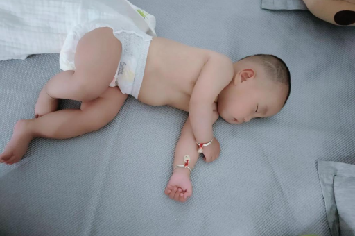 无锡宝宝先长上牙还是下牙